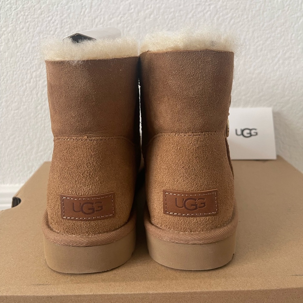 CLEARANCE!! NWT UGG Bailey Mini Zip Shearling Booties Sz8 & Sz9 - Picture 10 of 16